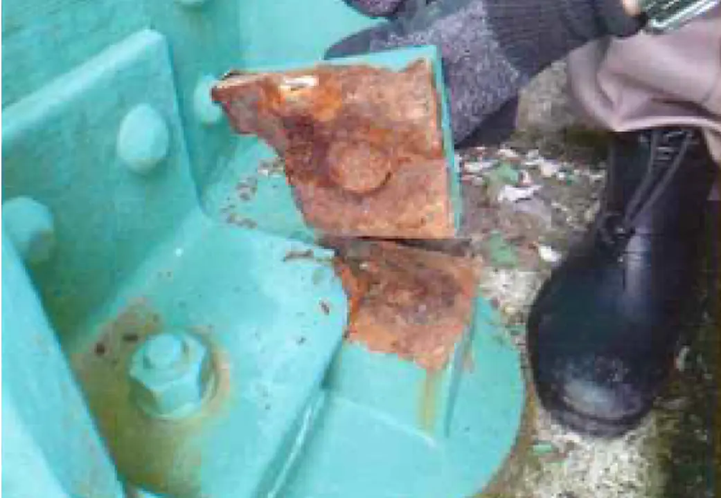 稼働支承のアンカーボルト破断